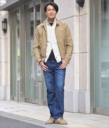 デニムでも崩れない、大人のための春カジュアル