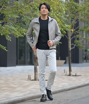 ハードに見せないレザーブルゾン