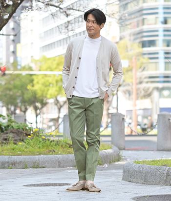 休日をやわらかく彩る、大人のきれいめカジュアル