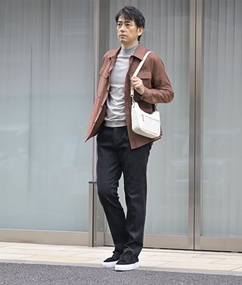 赤茶アウターが主役の都会派春スタイル