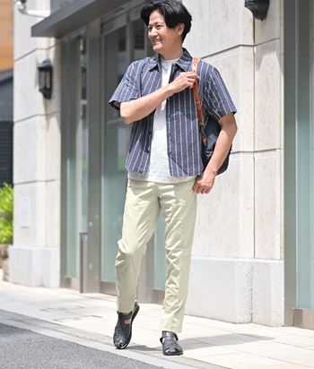 夏にちょうどいい、大人の街歩きコーデ
