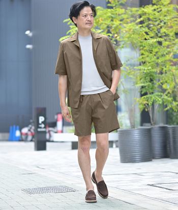 ブラウンで魅せる、大人の夏スタイル