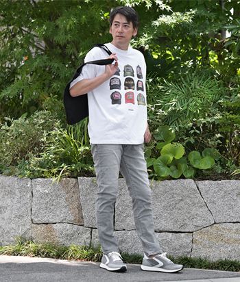 プリントTを大人っぽく着こなす夏のカジュアルスタイル