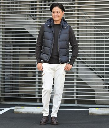 軽快に、品よく。大人のダウンベストスタイル