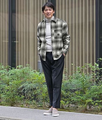 オンブレチェックを品よく着こなす、大人の秋スタイル