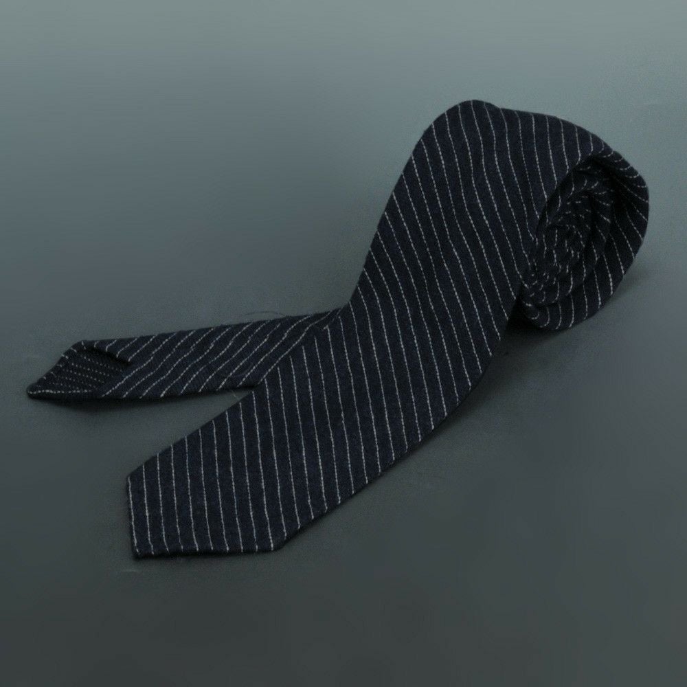 ウルトゥラーレULTURALEネイビーホワイトレジメンタル柄トレピエゲ3つ折りネクタイカシミア100％一枚地仕立てプレゼント