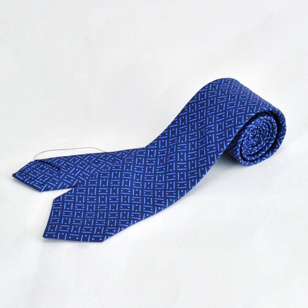 ウルトゥラーレULTURALEメンズアクセサリーシルク100％ジオメトリックブルー＆ブルートレピエゲ3つ折りネクタイイタリア製剣先幅7cmナロー
