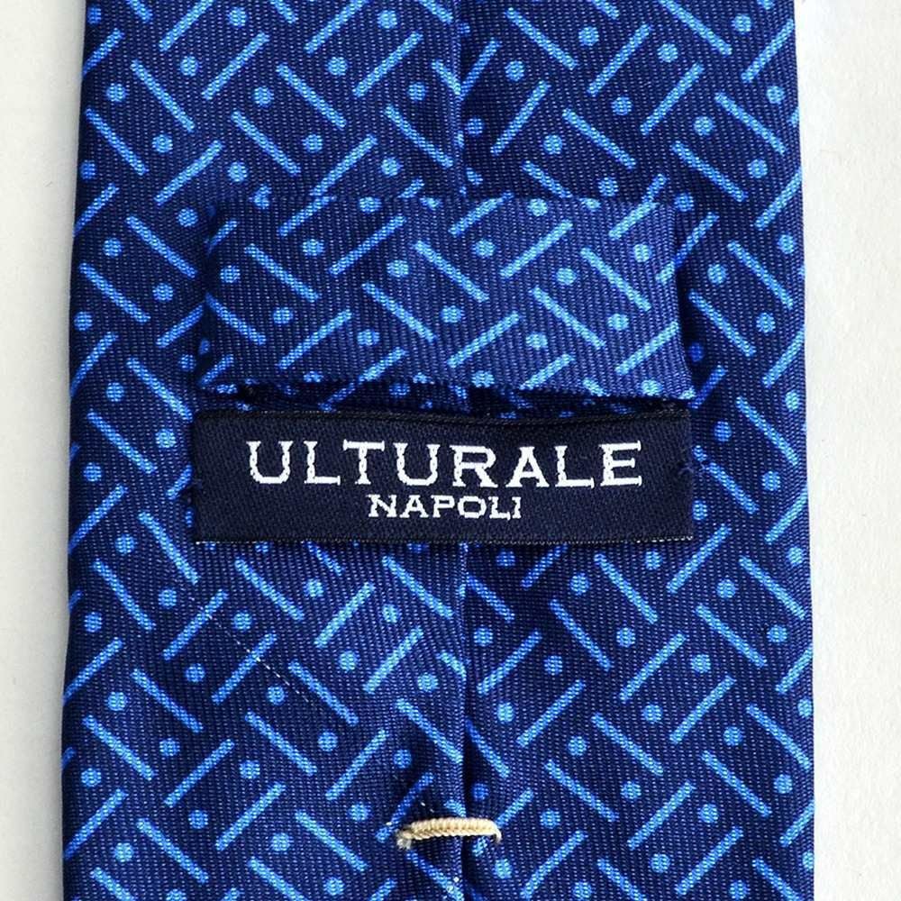ウルトゥラーレULTURALEメンズアクセサリーシルク100％ジオメトリックブルー＆ブルートレピエゲ3つ折りネクタイイタリア製剣先幅7cmナロー