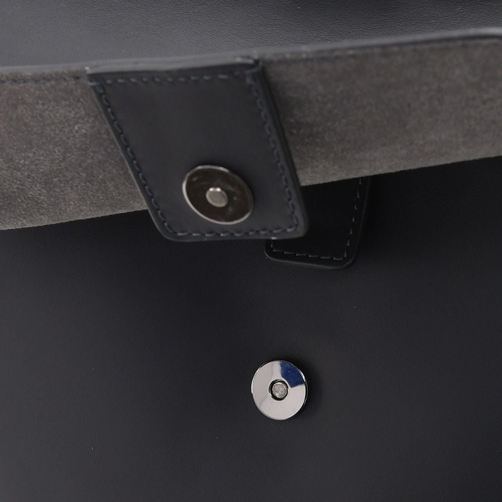 ファーロFAROバックパックメンズスムースカーフレザーブラック黒フラップマグネット開閉式ブランドロゴデザイン男女兼用ハンドル付き国内正規品でらでら公式ブランド