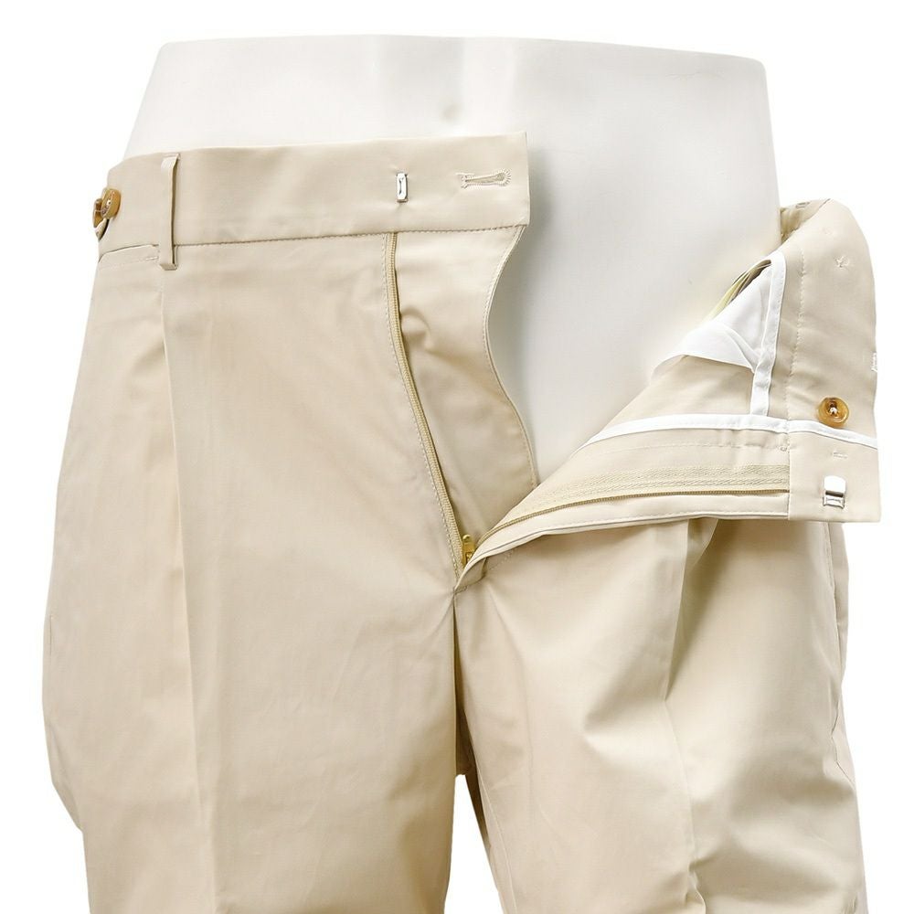 ベルウィッチBERWICHチノスラックスメンズベルトBERTOコットンパンツストレッチツイル生地ライトベージュ1プリーツシャーリング仕様サイドアジャスター釦国内正規品でらでら公式ブランド