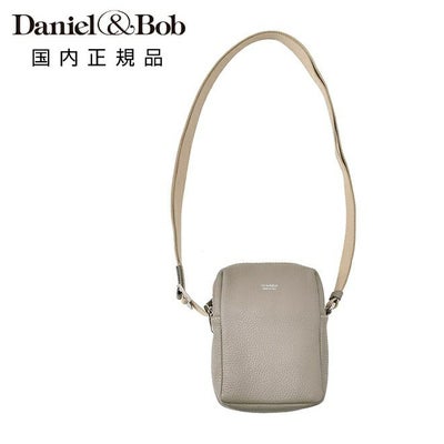 ダニエル&ボブDaniel&Bobショルダーミニポーチ男女兼用コンパクトバッグアルチェALCEダニボブシュリンクレザーグレージュ調節可能コードブランドロゴデザインシルバーパーツ国内正規品でらでら公式ブランド