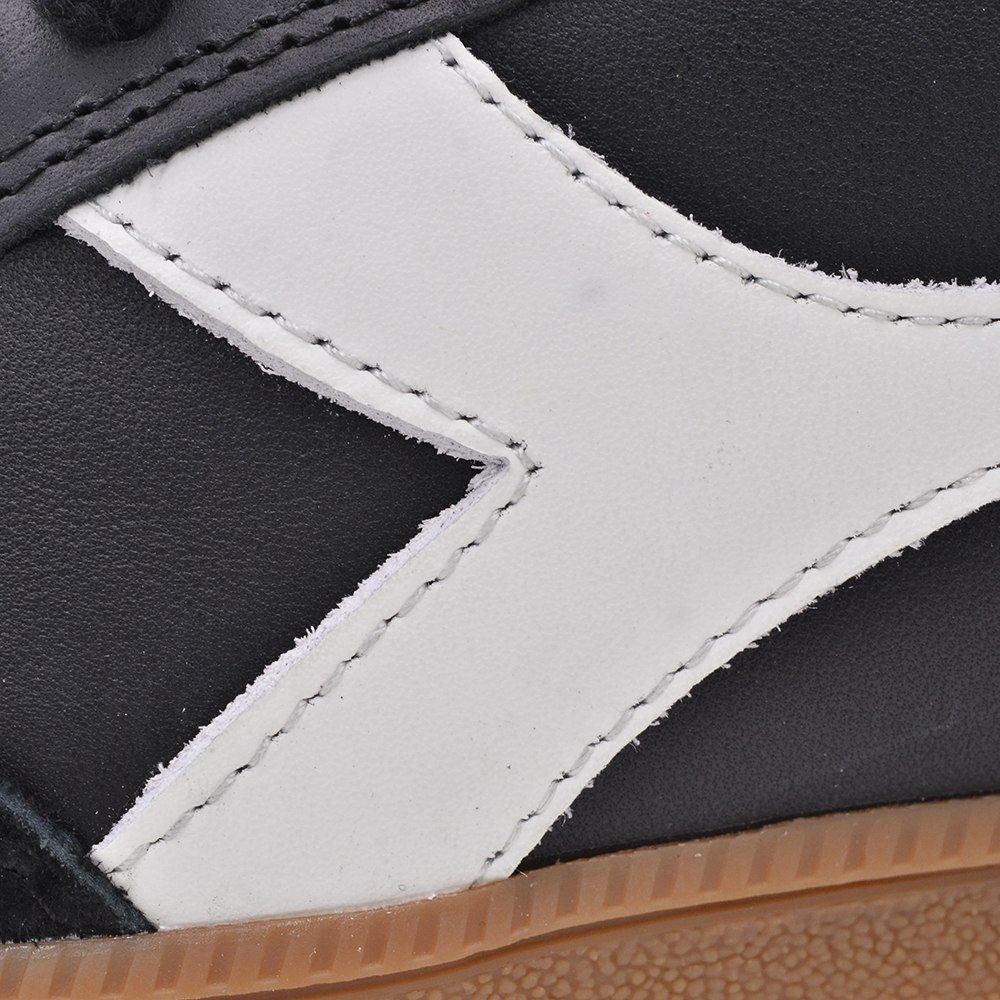 ディアドラDIADORAレザースニーカーメンズインドアシューズTRAINERトレーナーレースアップタイプブラック×ホワイトガムソールフォークドパッチ国内正規品でらでら公式ブランド