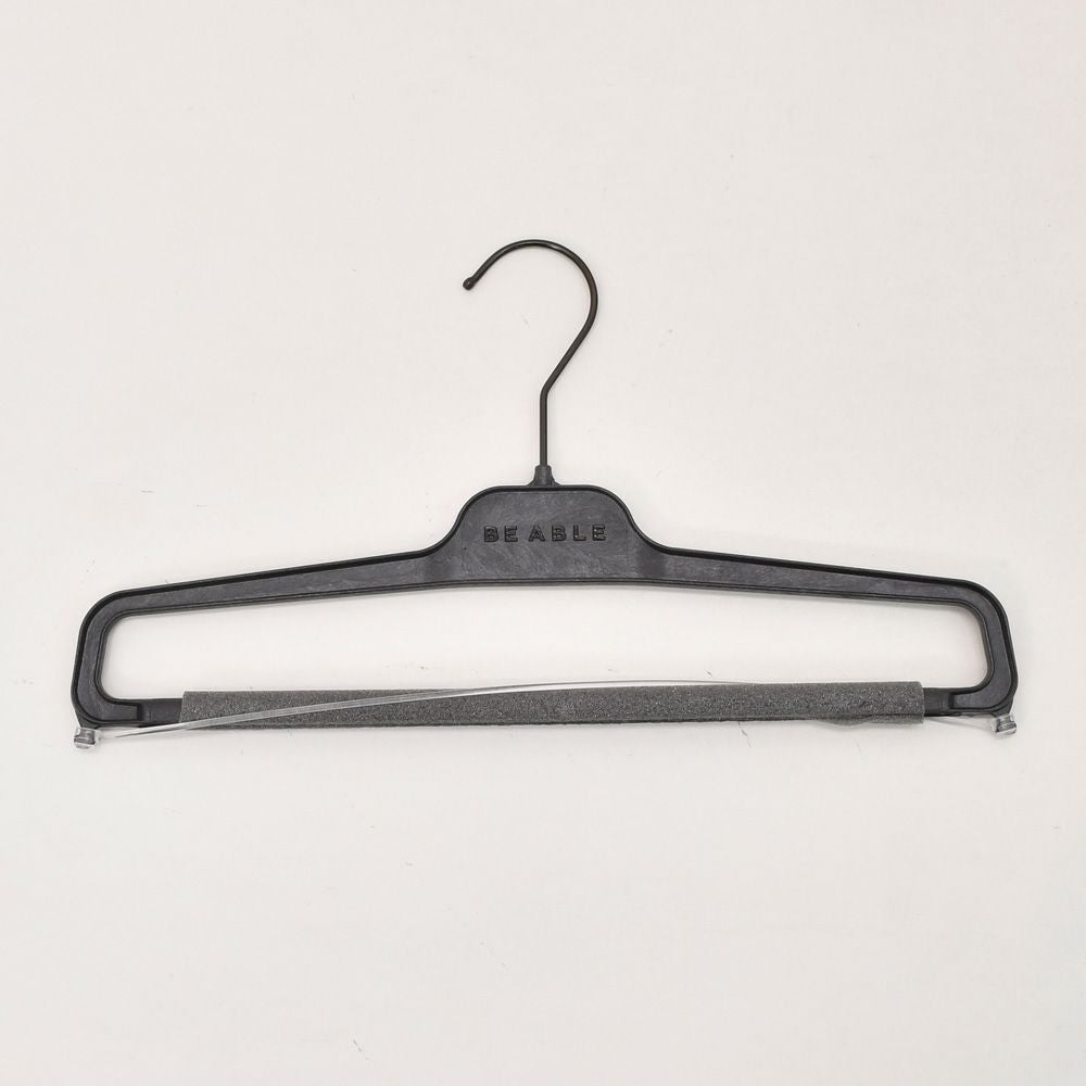 【preSALE!20%off】ビーエイブルBEABLEテーパードスラックスメンズ1プリーツパンツRICCARDOコットンストレッチオリーブバックシャーリング仕様ドローコードストレッチ国内正規品でらでら公式ブランド