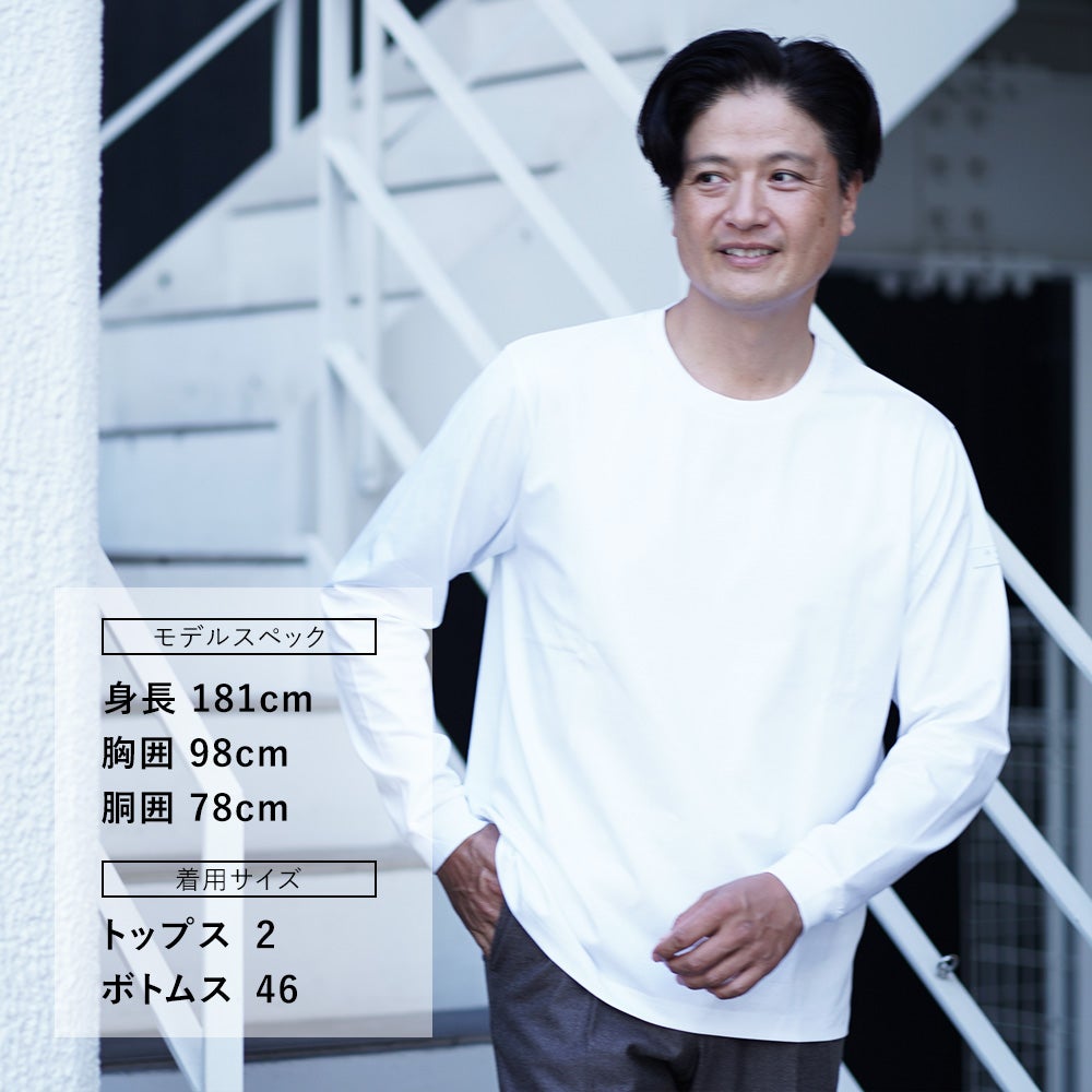 タトラスTATRAS長袖TシャツメンズクルーネックカットソーオスモOSMOホワイト白コットンジャージー左袖同色ロゴワッペンリラックスシルエット裾スリット国内正規品でらでら公式ブランド