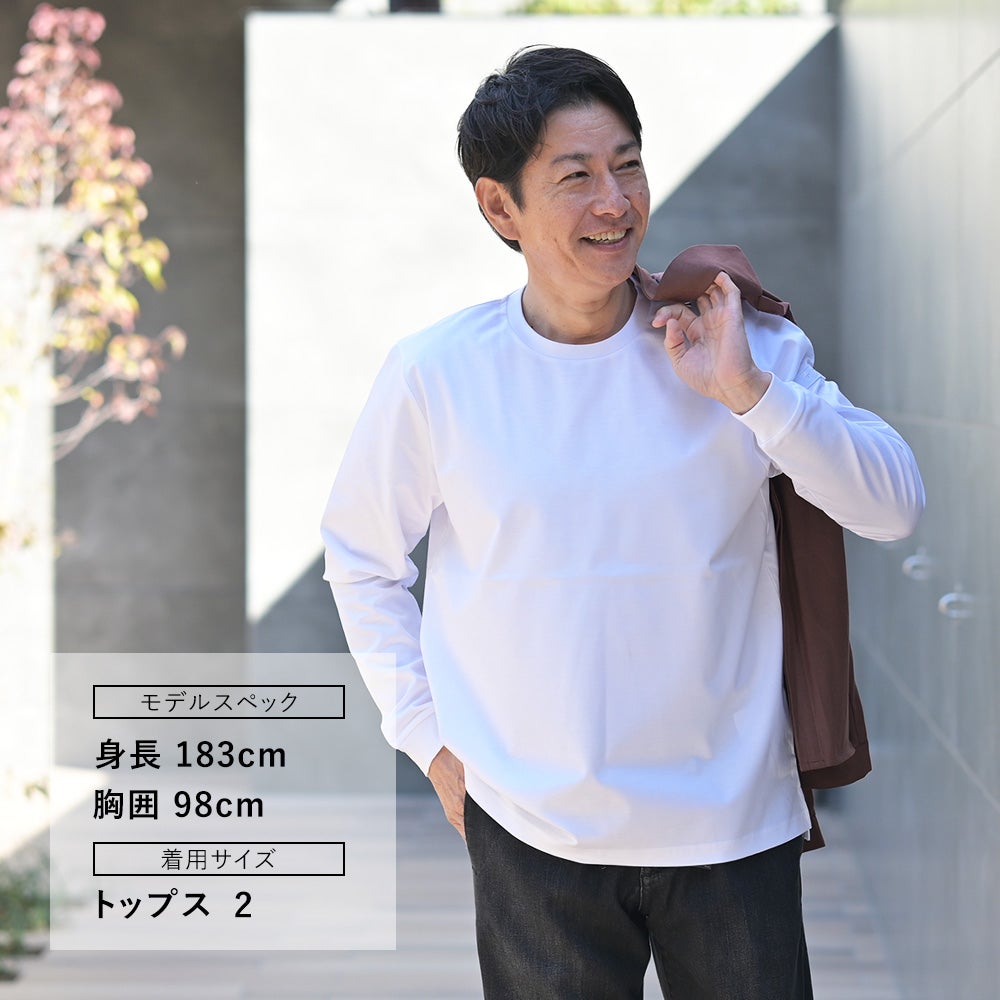 タトラスTATRAS長袖TシャツメンズクルーネックカットソーオスモOSMOホワイト白コットンジャージー左袖同色ロゴワッペンリラックスシルエット裾スリット国内正規品でらでら公式ブランド