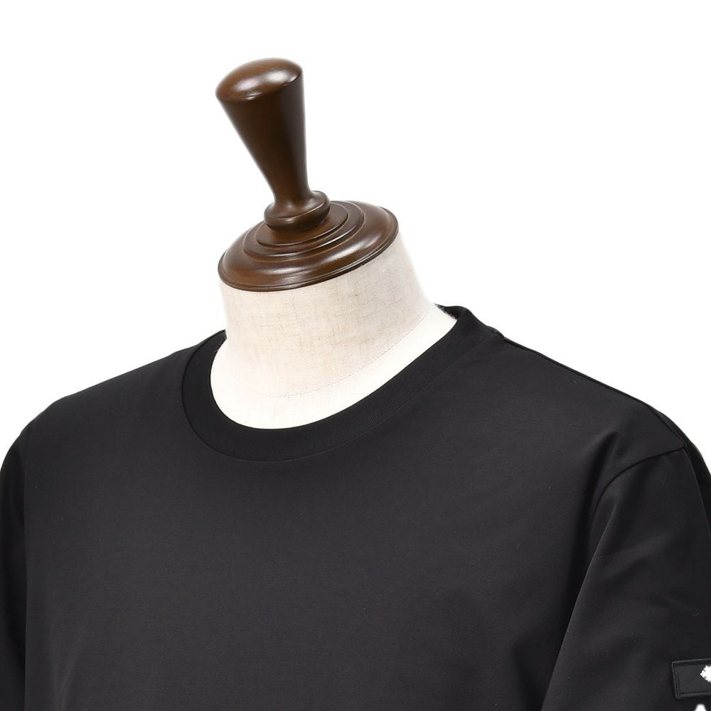 タトラスTATRAS長袖TシャツメンズクルーネックカットソーオスモOSMOブラック黒コットンジャージー左袖同色ロゴワッペンリラックスシルエット裾スリット国内正規品でらでら公式ブランド