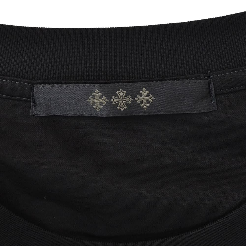 タトラスTATRAS長袖TシャツメンズクルーネックカットソーオスモOSMOブラック黒コットンジャージー左袖同色ロゴワッペンリラックスシルエット裾スリット国内正規品でらでら公式ブランド