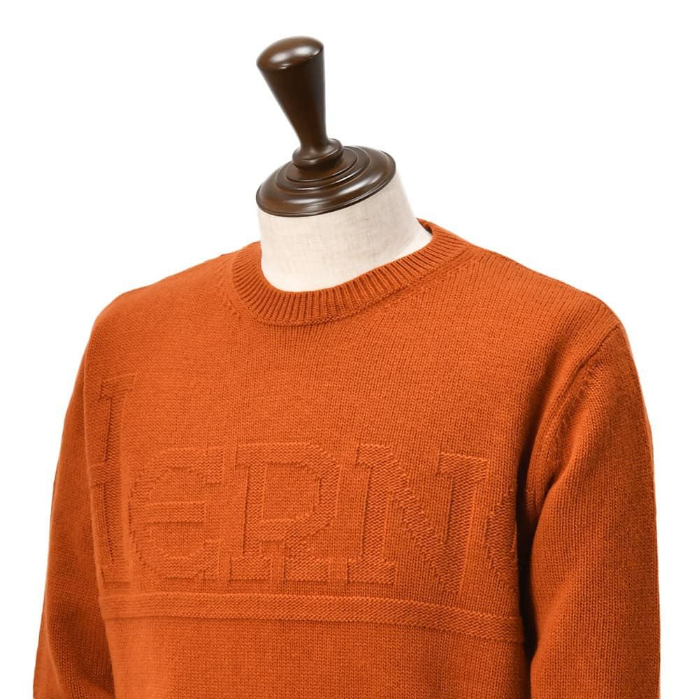 ヘルノHERNOクルーネックニットメンズミドルゲージセーターピュアウール生地テラコッタブランドエンボスロゴレギュラーフィットメタルパーツ国内正規品でらでら公式ブランド