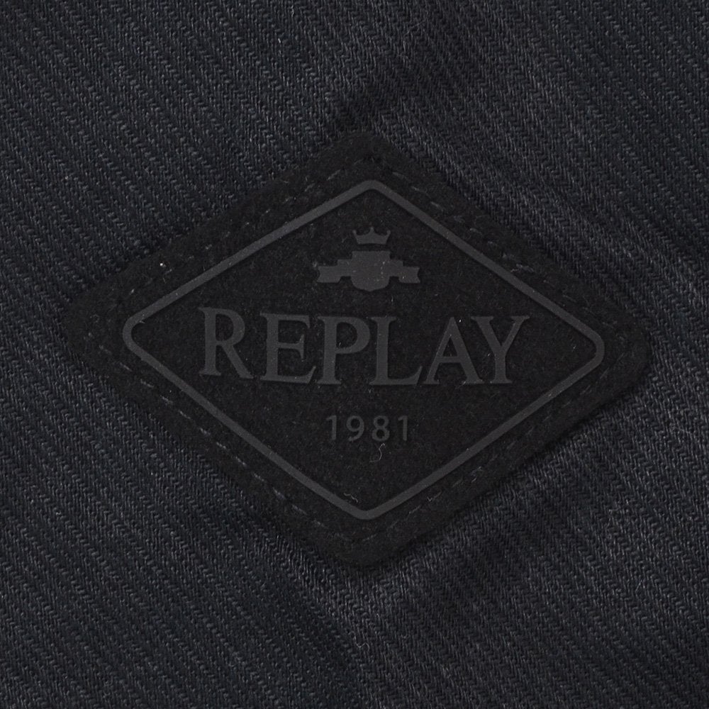 リプレイREPLAYシャツブルゾンメンズシャツアウターリネンコットンツイルブラック黒左袖ブランドワッペン胸ポケット付きルーズフィット国内正規品でらでら公式ブランド