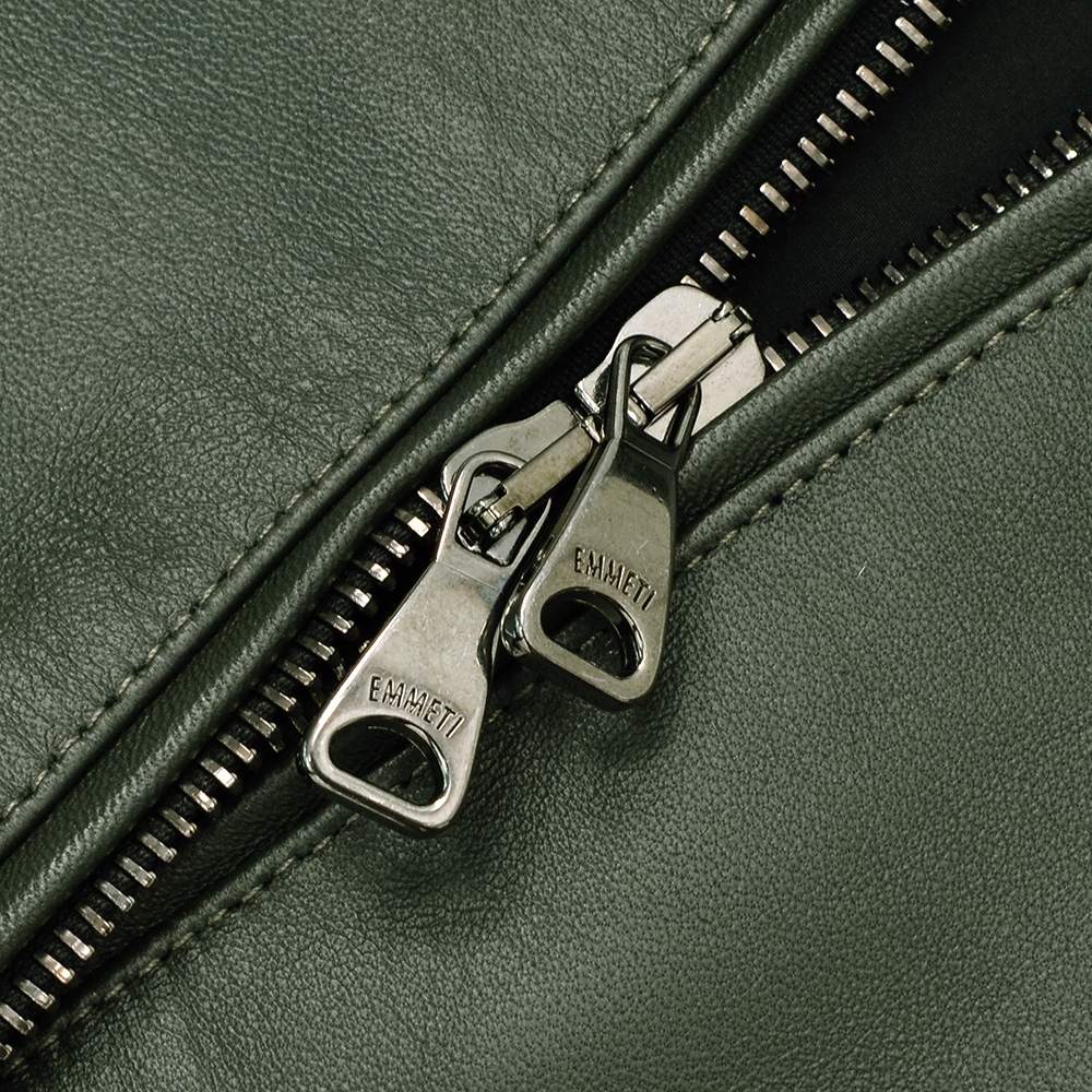 エンメティEMMETIフーディーレザージャケットメンズレザーブルゾンJURIHOODIEユリフーディーラムスキンレザーナッパチェラータダークグリーンスリムフィット0.7mm厚国内正規品でらでら公式ブランド