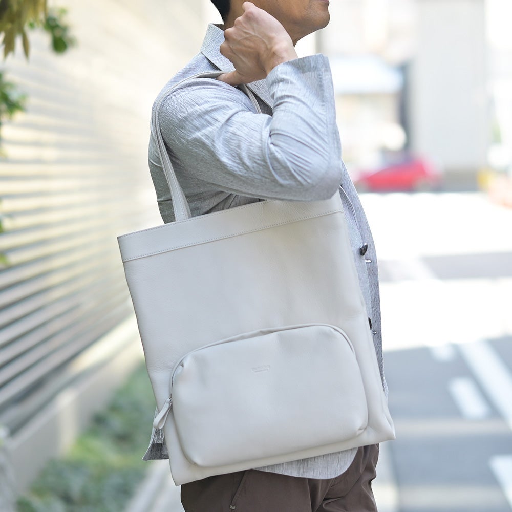 ダニエル&ボブDaniel&Bobトートバッグ男女兼用スムースレザーバッグスプーニャSPUGNAダニボブオフホワイト白2室構造スクエアフォルムシルバーパーツ国内正規品でらでら公式ブランド