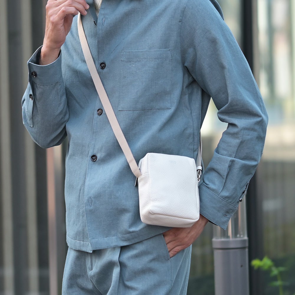 ダニエル&ボブDaniel&Bobショルダーミニポーチ男女兼用コンパクトバッグアルチェALCEシュリンクレザーダニボブオフホワイト調節可能コードブランドロゴデザインシルバーパーツ国内正規品でらでら公式ブランド