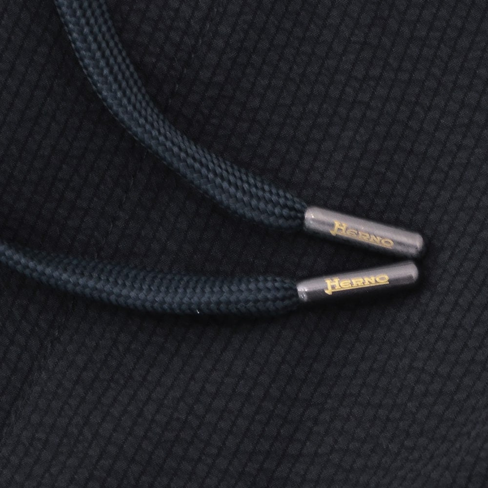 【preSALE!20%off】ヘルノHERNOテーパードパンツメンズシアサッカー生地1プリーツ仕様ネイビー紺PT000093Uゴムウエスト&ドローコードストレッチ国内正規品でらでら公式ブランド