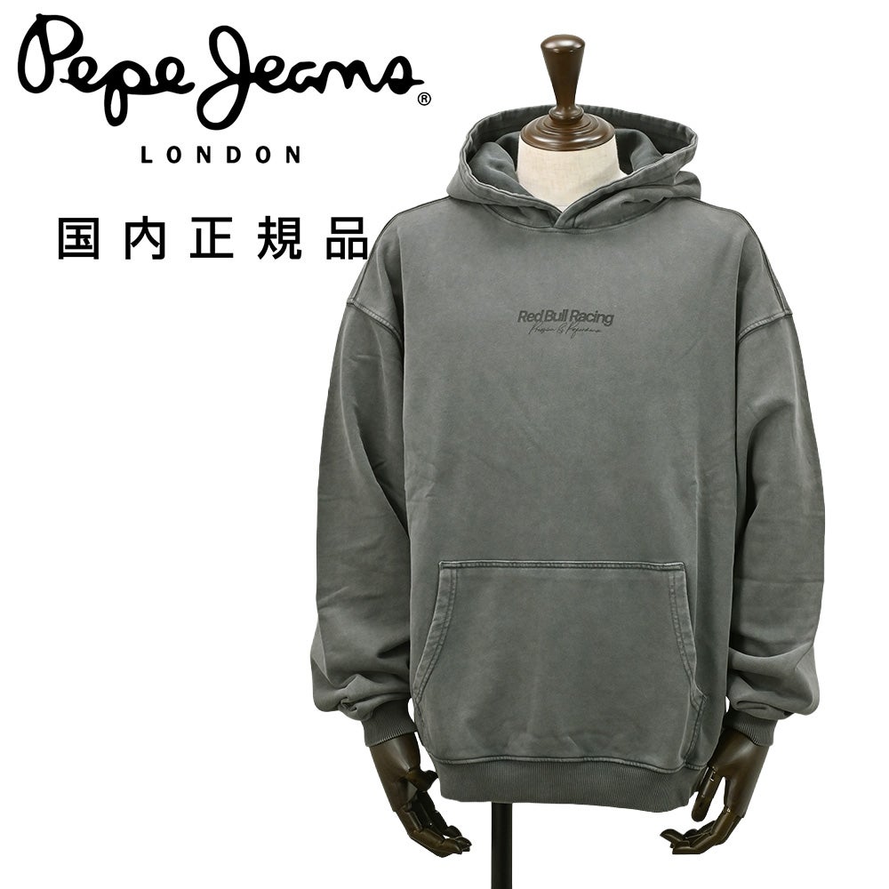 Pepe Jeans（ペペジーンズ）×レッドブル レーシング コラボ製品染めパーカー（グレー・税込22,000円） - 齋藤選手着用のインナーパーカー。製品染めのフェード感とF1ロゴが光る特別な一着